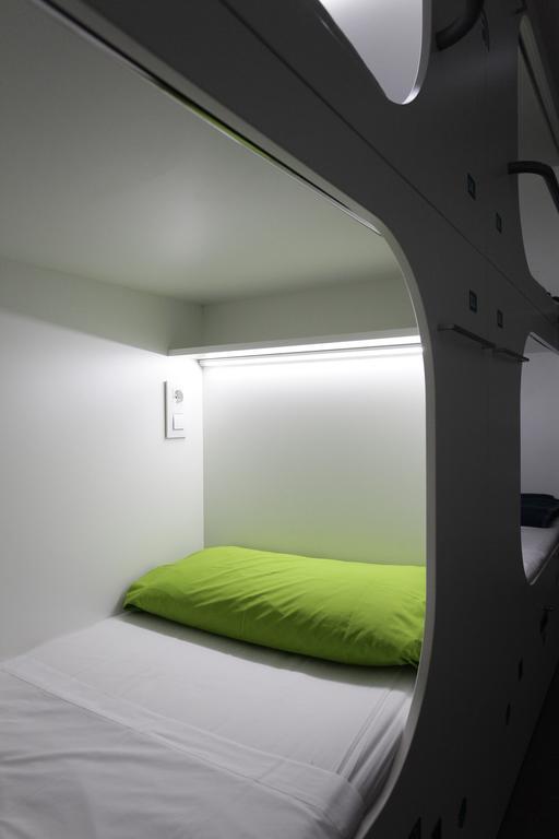 Dream Cube Hostel Барселона Номер фото